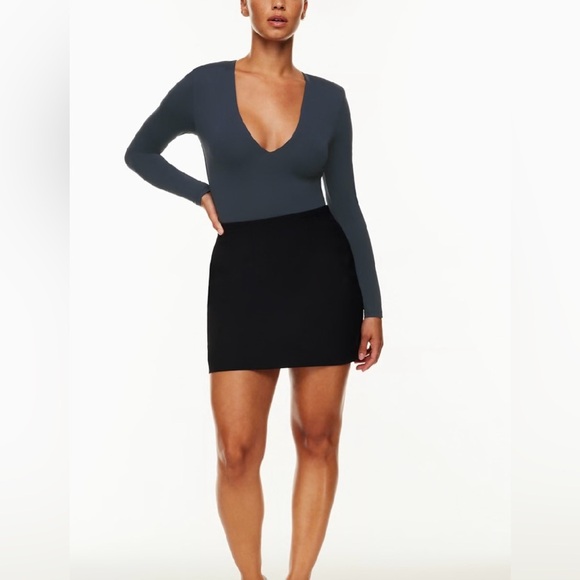 Aritzia Gray Fitted Plunging V-neck Stretchy Long Sleeve Bodysuit size Small - Picture 3 of 10